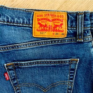 Levi’s Men’s 511 Slim size 34x32. Like new condition.
